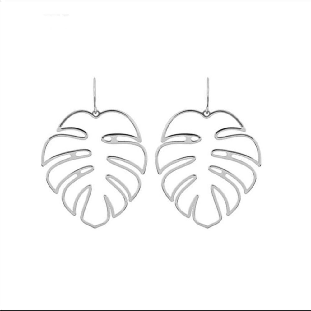 ✨3 for $32✨
Tropical leaf earrings gold silver - Picture 3 of 4